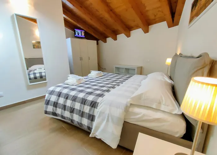 Livia - L'opera Group لا سبيتسْيا